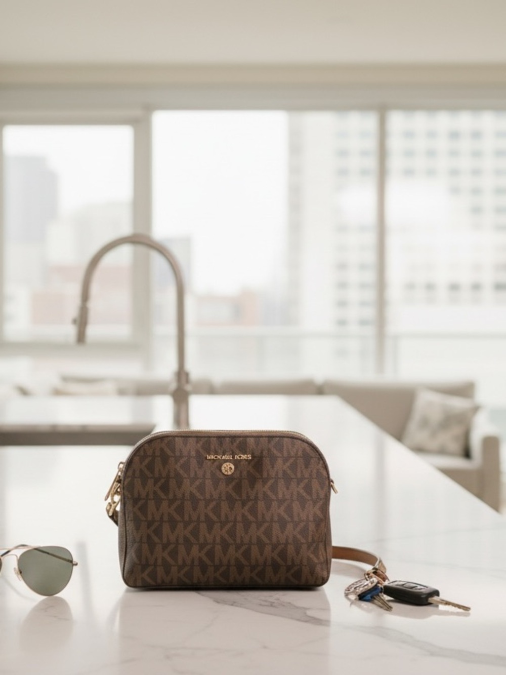 Michael Kors Signature Logo Brown Dome
Crossbody Shoulder Bag Monogram